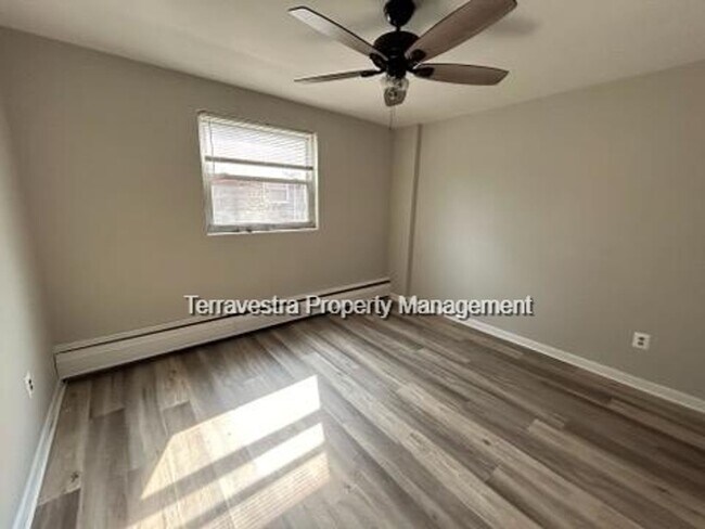 Building Photo - 6020 Highland Ave