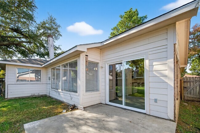 Building Photo - 20119 Telegraph Square Ln