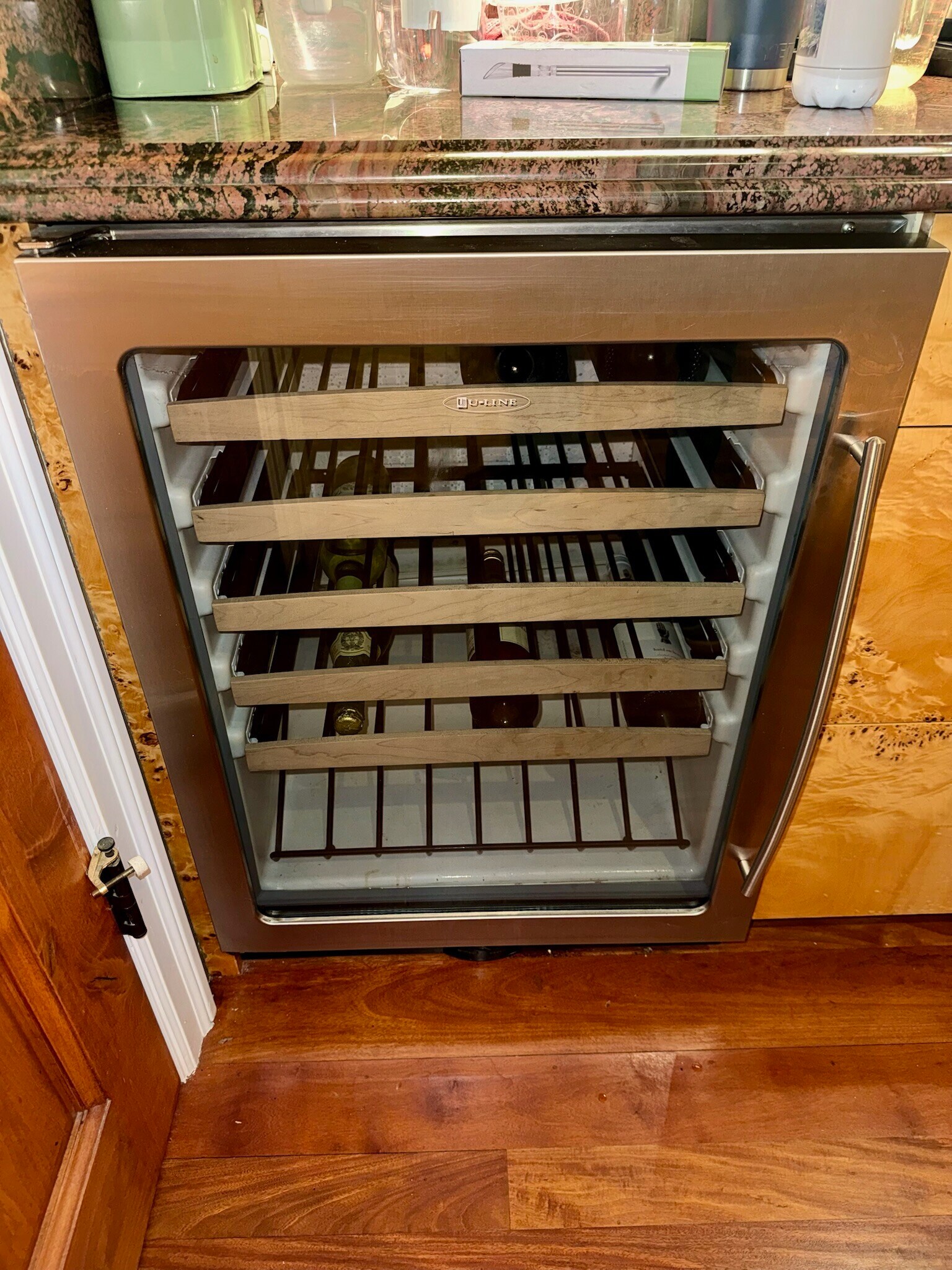 48-bottle wine chiller - 115 Inez Pl