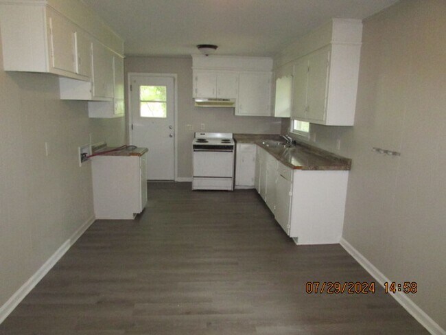 Building Photo - Close to Shaw AFB