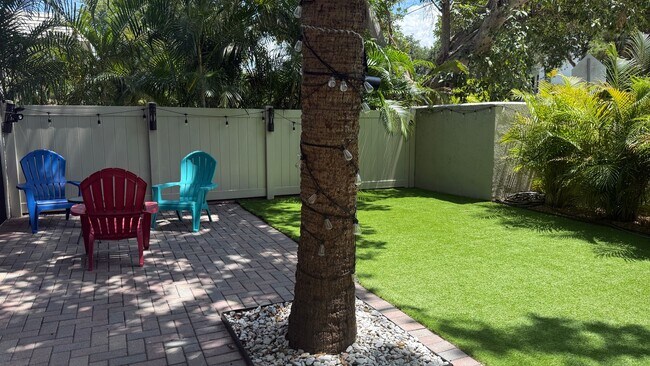 Building Photo - Charming 2/2 Seasonal Rental in Sarasota – Minutes from the Beach! Private Courtyard Included!!