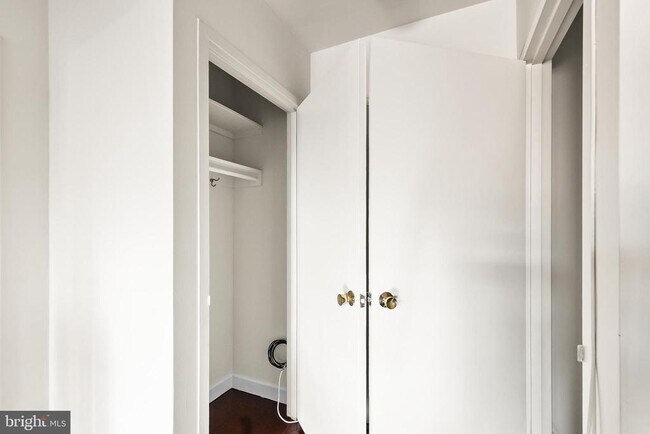 Building Photo - 1111 Arlington Blvd