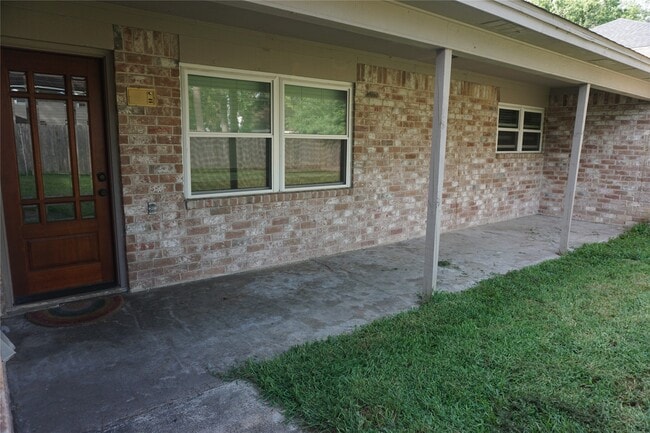 Building Photo - 5911 Pebble Springs Dr