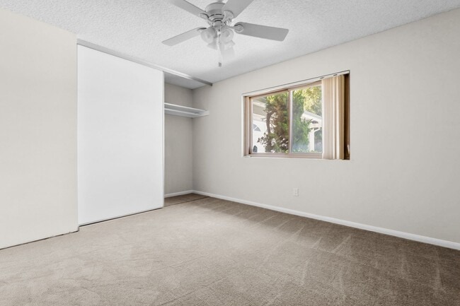 Building Photo - 6415 Lochmoor Dr