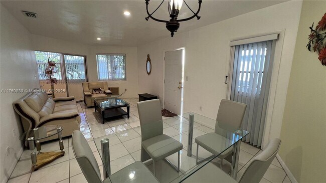 Building Photo - 1701 NE Miami Gardens Dr