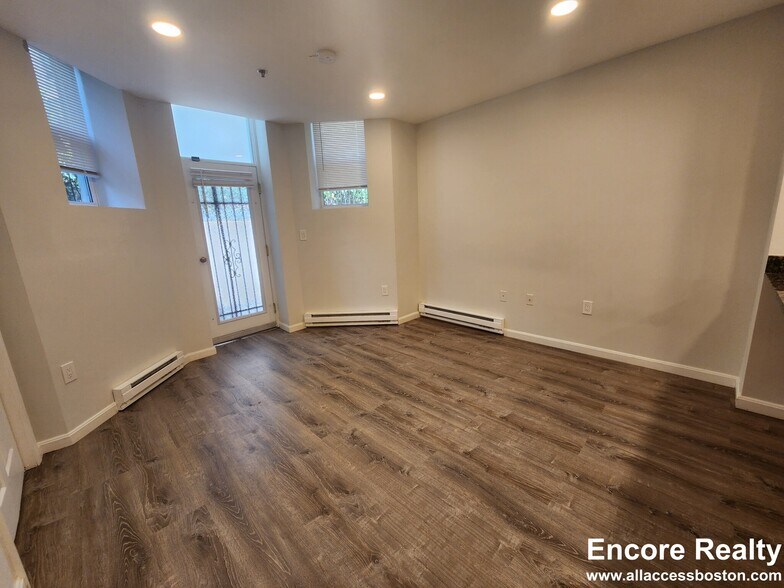 Building Photo - 24 Queensberry St