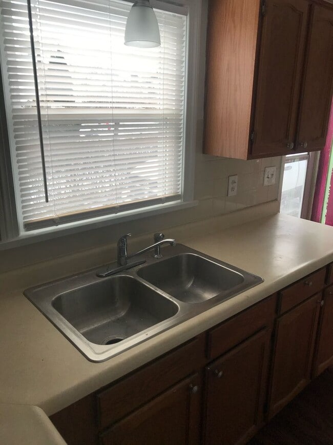 Building Photo - 115 S Beverly Ave