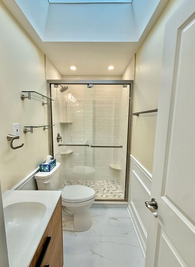 Building Photo - RARELY Offered completely RENOVATED PACKER PARK 3 Bedroom/2.5 Bath HOME w/ Central AC-HARDWOOD Fl...