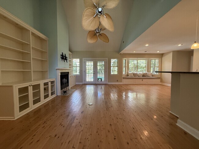 Building Photo - 14 Egret Dr