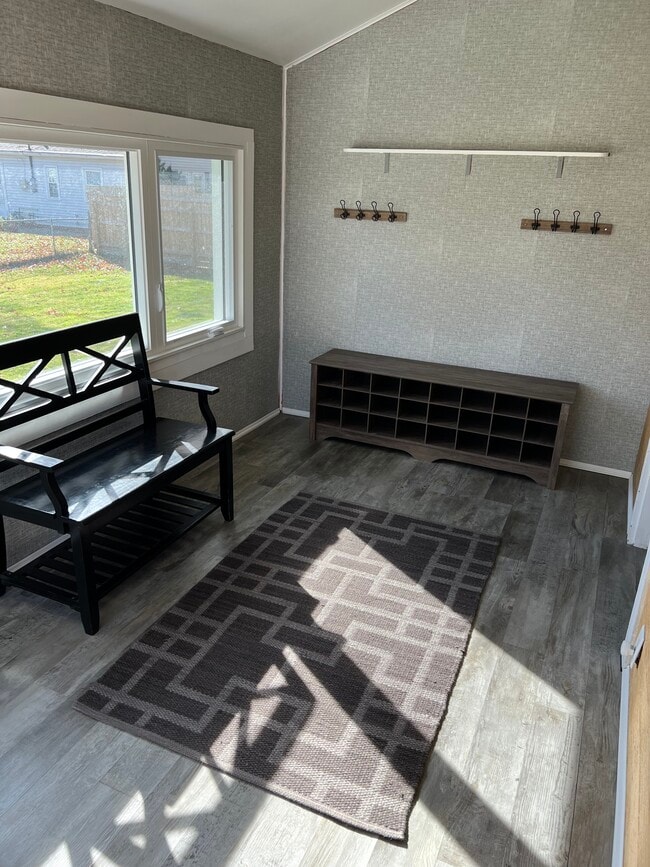 Building Photo - 3020 Parnell Ave