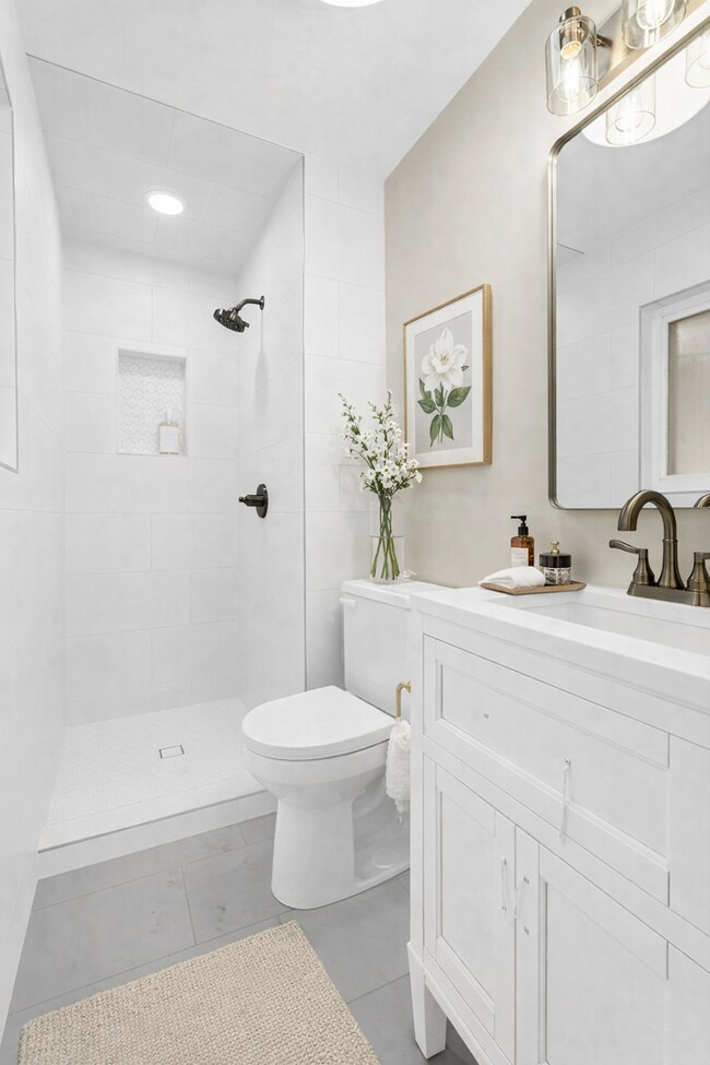 Building Photo - 3BD | 3BTH - HOT TUB - WATER FRONT - NEWLY RENOVATED - ON SYLVAN LAKE