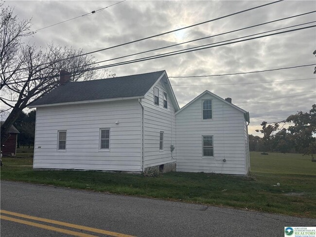 Building Photo - 654 Youngs Hill Rd