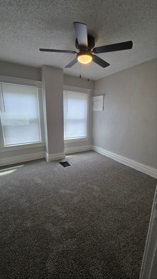 Building Photo - 3 BR/1BA | Newly Renovated Single Family Home | Great backyard | In Kansas City!