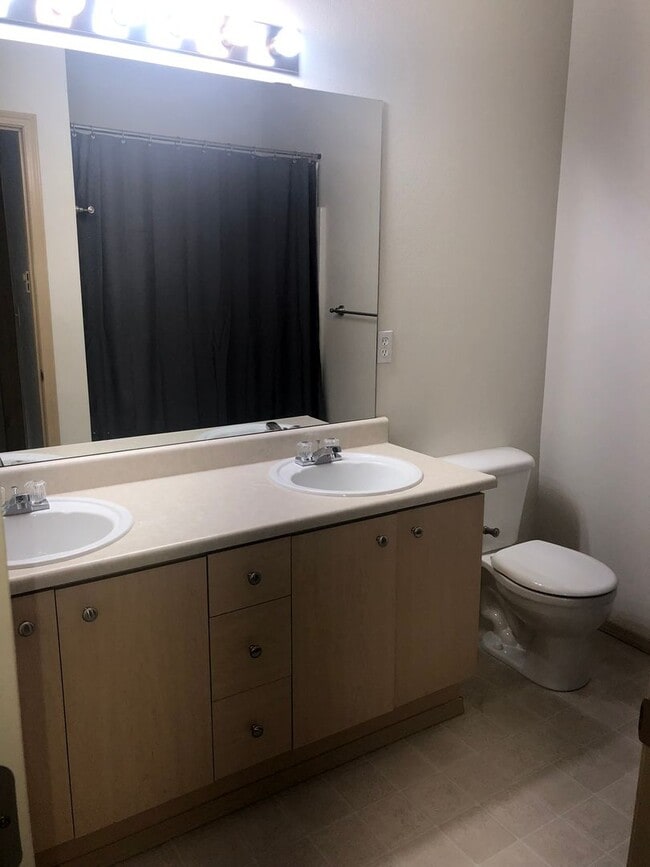 Building Photo - 2bd/2.5ba Duvall House