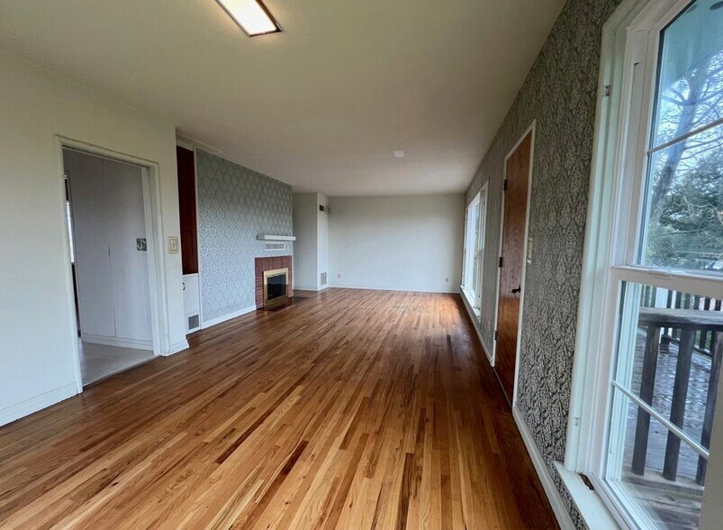 Building Photo - 15 Hillcrest Dr