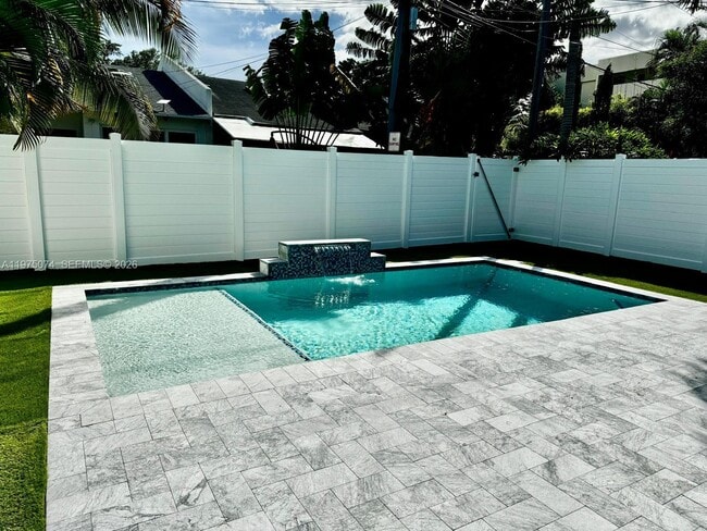 Building Photo - 1250 SE 2nd St