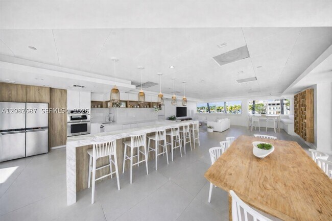 Building Photo - 5900 Collins Ave