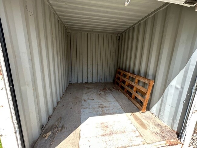 Building Photo - 3 Bedroom 2 Bath High-End Mobile Home with...