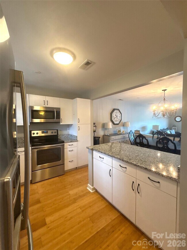 Building Photo - 9817 Emerald Point Dr
