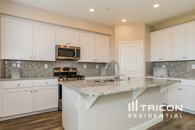 Building Photo - 2662 River Rd Ln