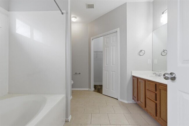 Building Photo - 3901 Whitey Ford Way