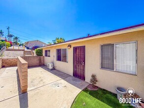 Building Photo - 3BD/1BA Home in Lakeside with In-Unit Laundry & Built-In Closets