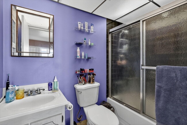 Building Photo - 610 Monaco Way