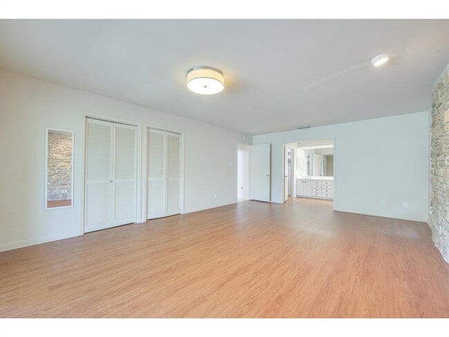 Building Photo - 6100 Mountainclimb Dr