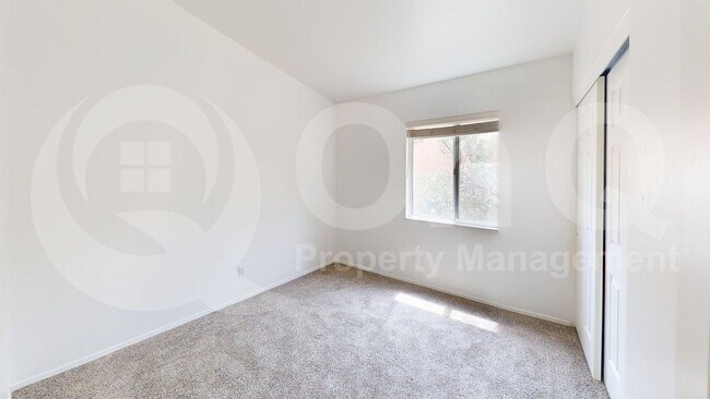 Building Photo - 144 E Mesquite Crest Pl