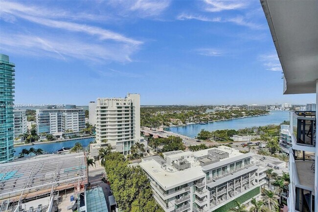 Building Photo - 6039 Collins Ave