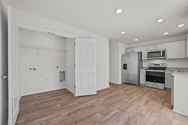 Building Photo - 4109 Laurel Rdg Dr