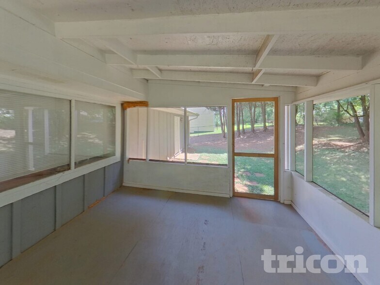 Building Photo - 3224 Creekwood Dr