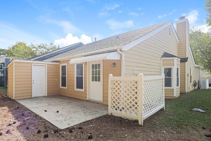 Building Photo - 8062 S Bay Ct