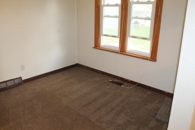 Building Photo - 707 W Main St