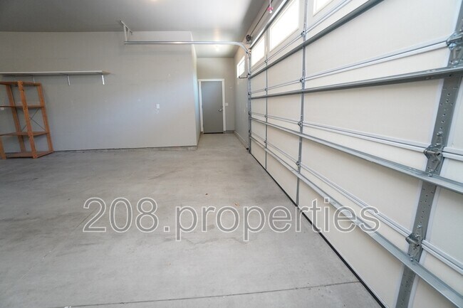 Building Photo - 407 W Pavilion Ln