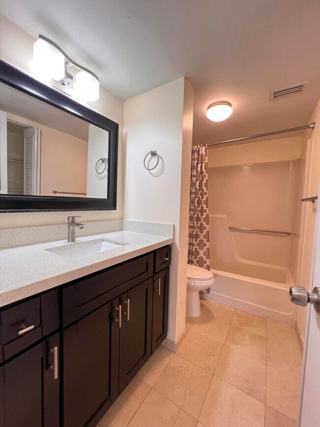 Building Photo - 21911 Lake Forest Cir