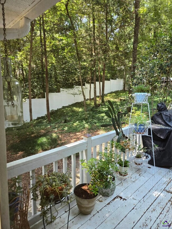 Building Photo - 217 Mossland Dr