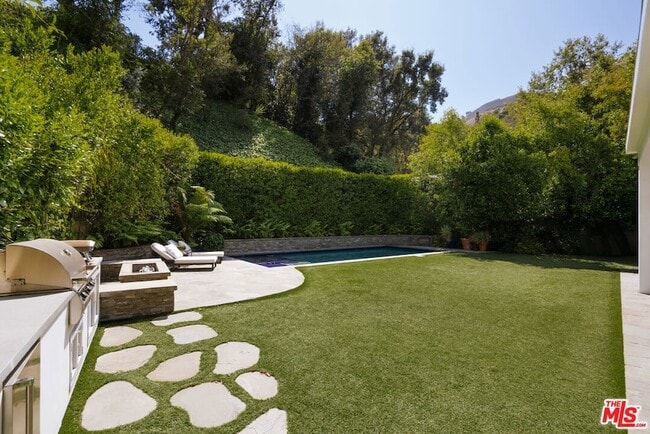 Building Photo - 2435 Mandeville Canyon Rd