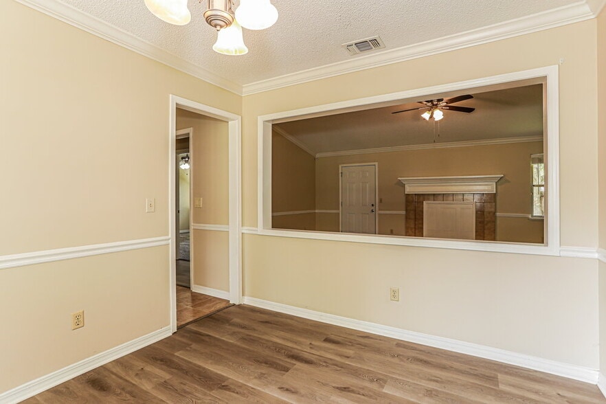 Building Photo - 8323 Cross Timbers Dr W