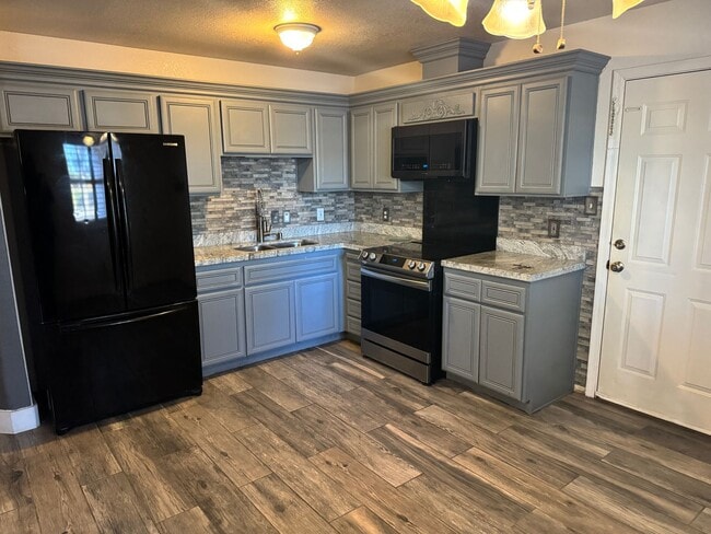 Building Photo - Solar Panels included on the 3 bedroom 2 b...