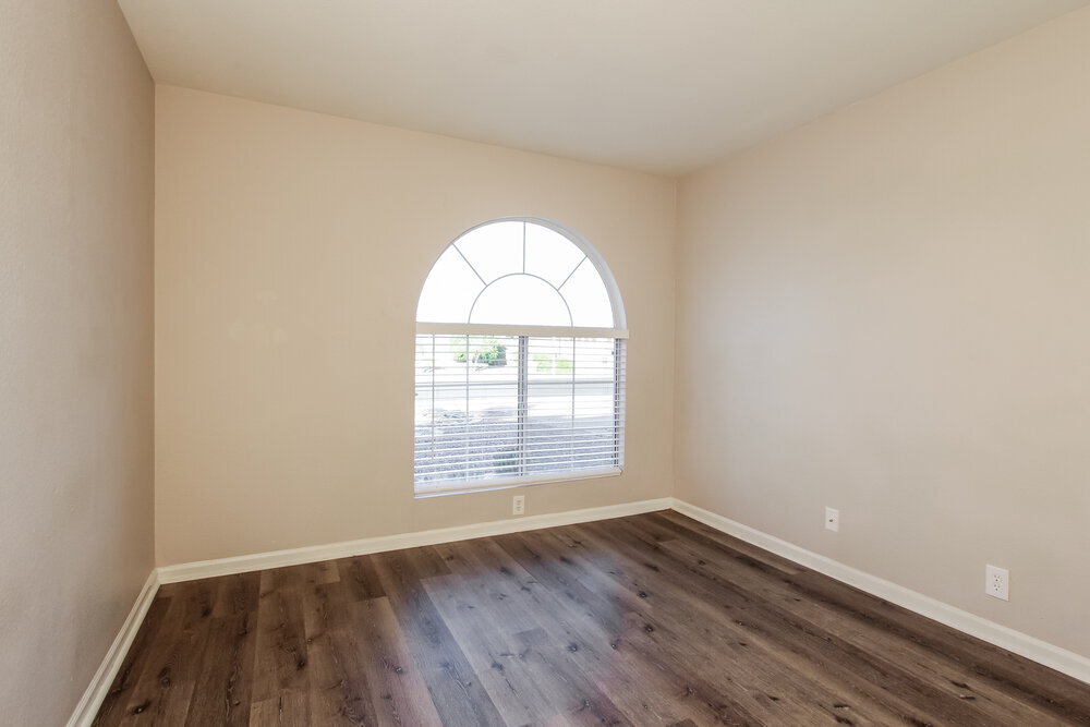 Building Photo - 6157 N 87th Ln