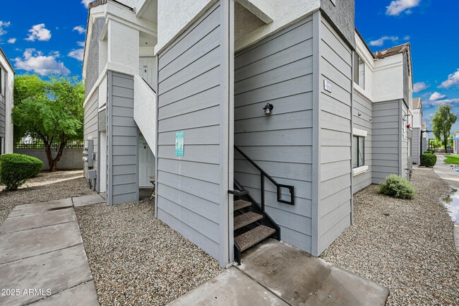 Primary Photo - 3065 N 67th Ave