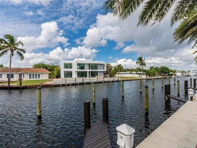 Building Photo - 240 Shore Ct