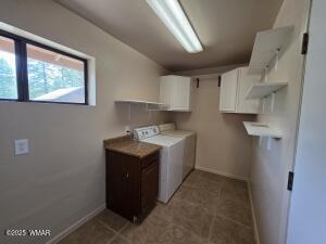 Building Photo - 1295 S Julia Ln