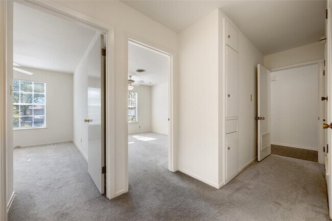Building Photo - 6706 Willamette Dr