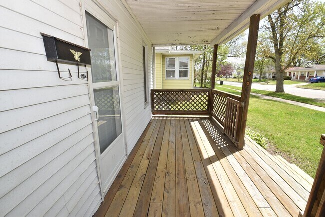 Building Photo - 4 Bedroom home Near Notre Dame!