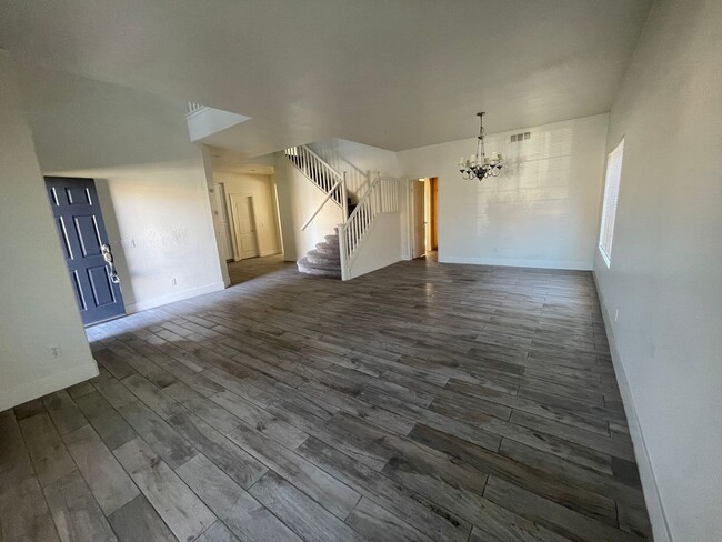 Building Photo - Victorville- Tanamera Home-  4 Bedrooms, 3...