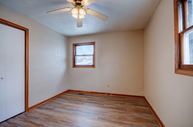 Building Photo - 323 S Hebbard St