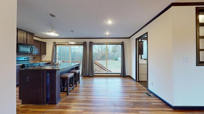 Building Photo - 7708 Waxhaw Hwy