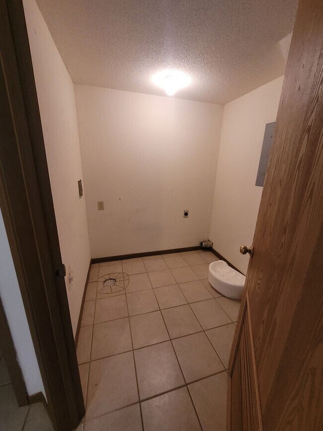 Building Photo - 2301-2303 Monmouth Ct